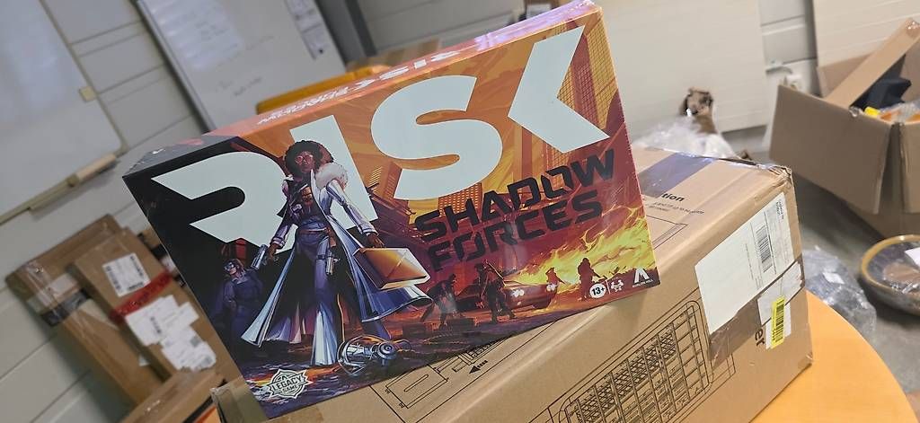 Spiele: Hasbro Gaming Risk Shadow Forces – Neu und originalverpackt aus Arbon von Secretpacks-SchLau