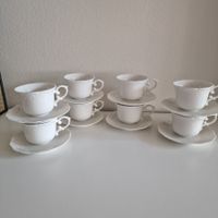 Schönes Porzellan-Set mit 8 Tassen mit Kaffee-/Teetellern