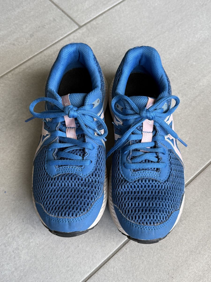 Asics Schuhe für Mädchen: Asics Turnschuhe Grösse 35.5 – Gebraucht aus Mägenwil von Bienchen8 3