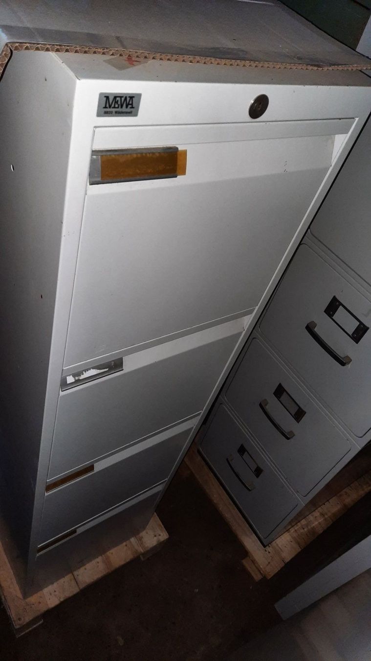 Armadi: Blech Schrank Schubladenstock Wohnung – Usato da Hedingen venduto da Zwackul 1