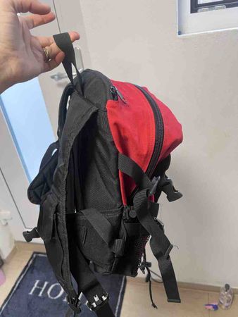Rucksack schwarz rot mit Aussentaschen gebraucht