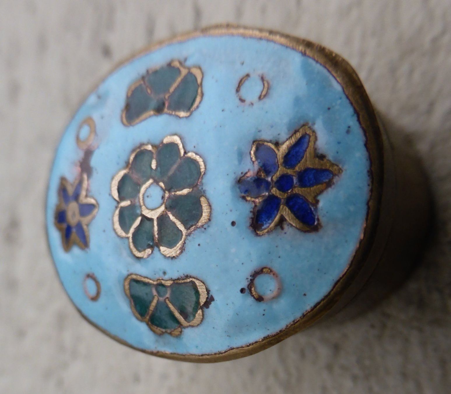Tutte le decorazioni: CLOISONNÉ -DOSE;---ANTIK /  ALT;---HAND -ARBEIT; INTERESSANT – Usato da Zürich venduto da tritonis 3