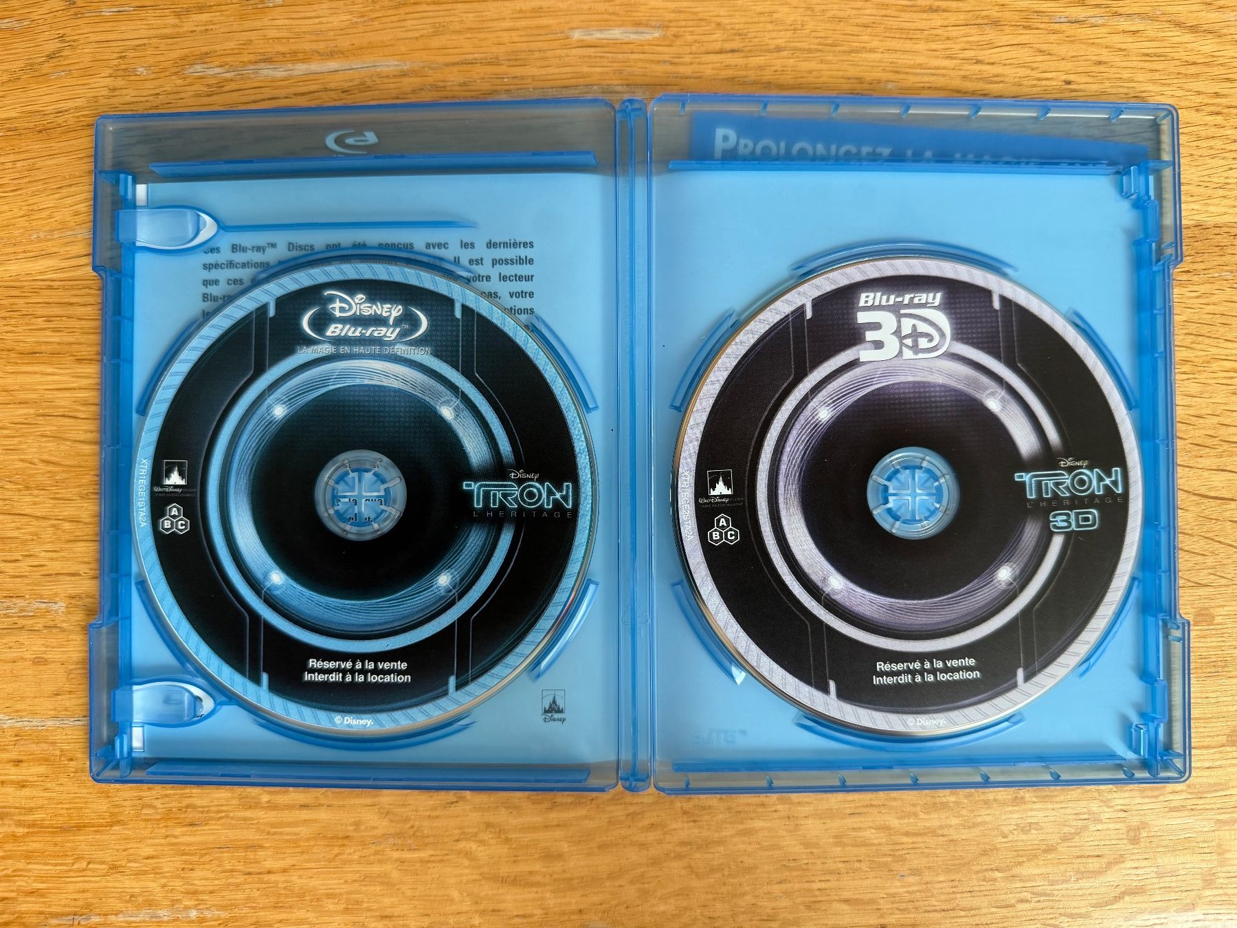 Tutti i DVDs: Tron 3D (Blu-Ray 3D + Blu-Ray) – Nuovo (secondo la descrizione) da Vucherens venduto da ne0fx 2