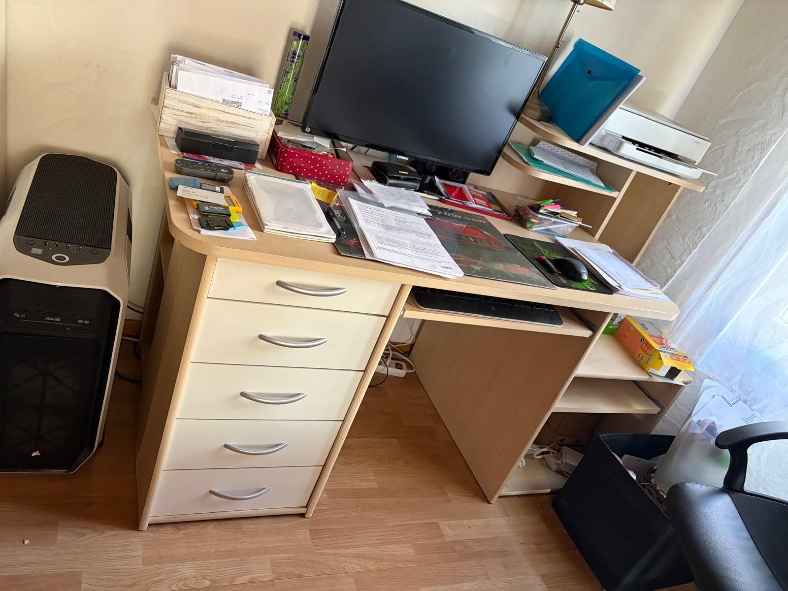 Schreibtische: Bürotisch / Schreibtisch  – Gebraucht aus Emmenbrücke von jul_9jzn