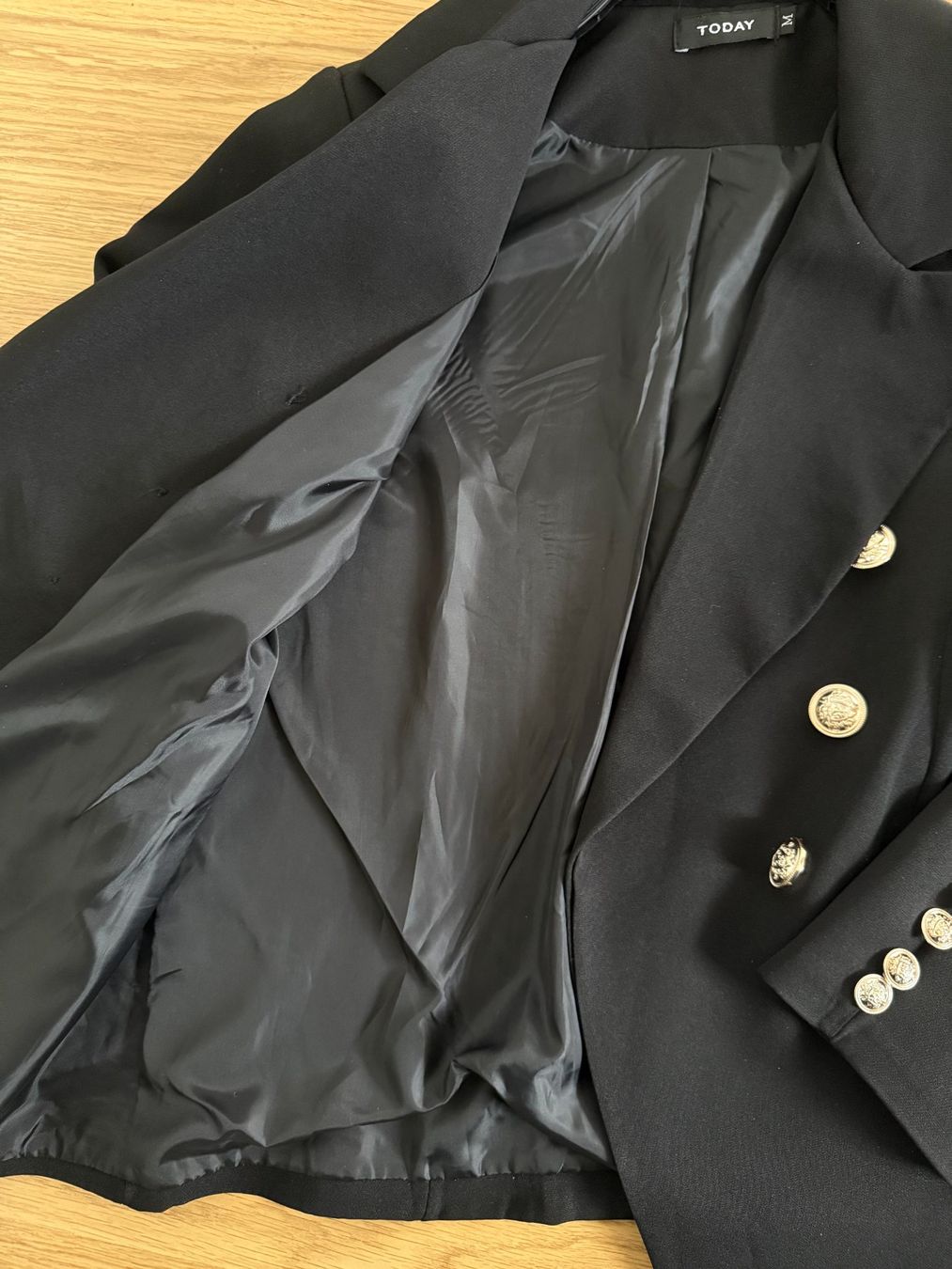 Giacche: Schwarzer Blazer mit Goldknöpfen, Grösse M – Usato da Emmenbrücke venduto da Florentina27 5