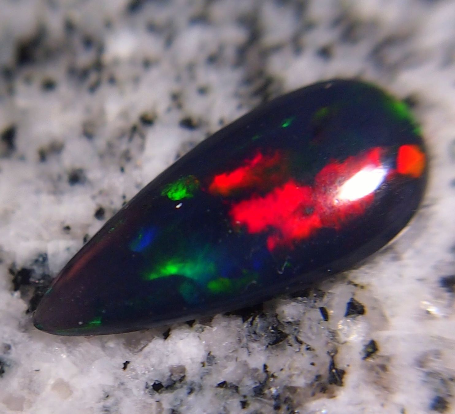 Edelsteine: 3,4 Karat farbfunkelnde Welo-Opal fein geschliffen – Neu und originalverpackt aus Reinach BL von Hesekiel39