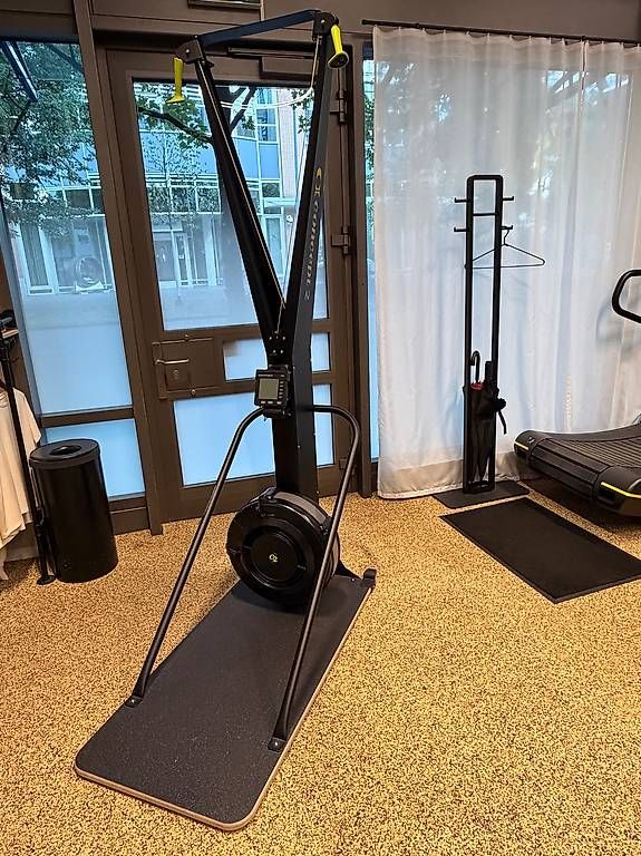 Concept 2 Hometrainer: Concept2 Skierg inkl. Floorstand – Gebraucht aus Zug von rwey6300