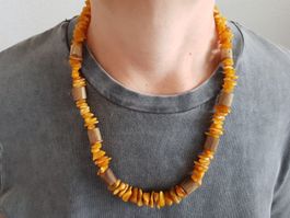 Kette Bernstein mit Holzeinlagen, Länge 60 cm, Handarbeit