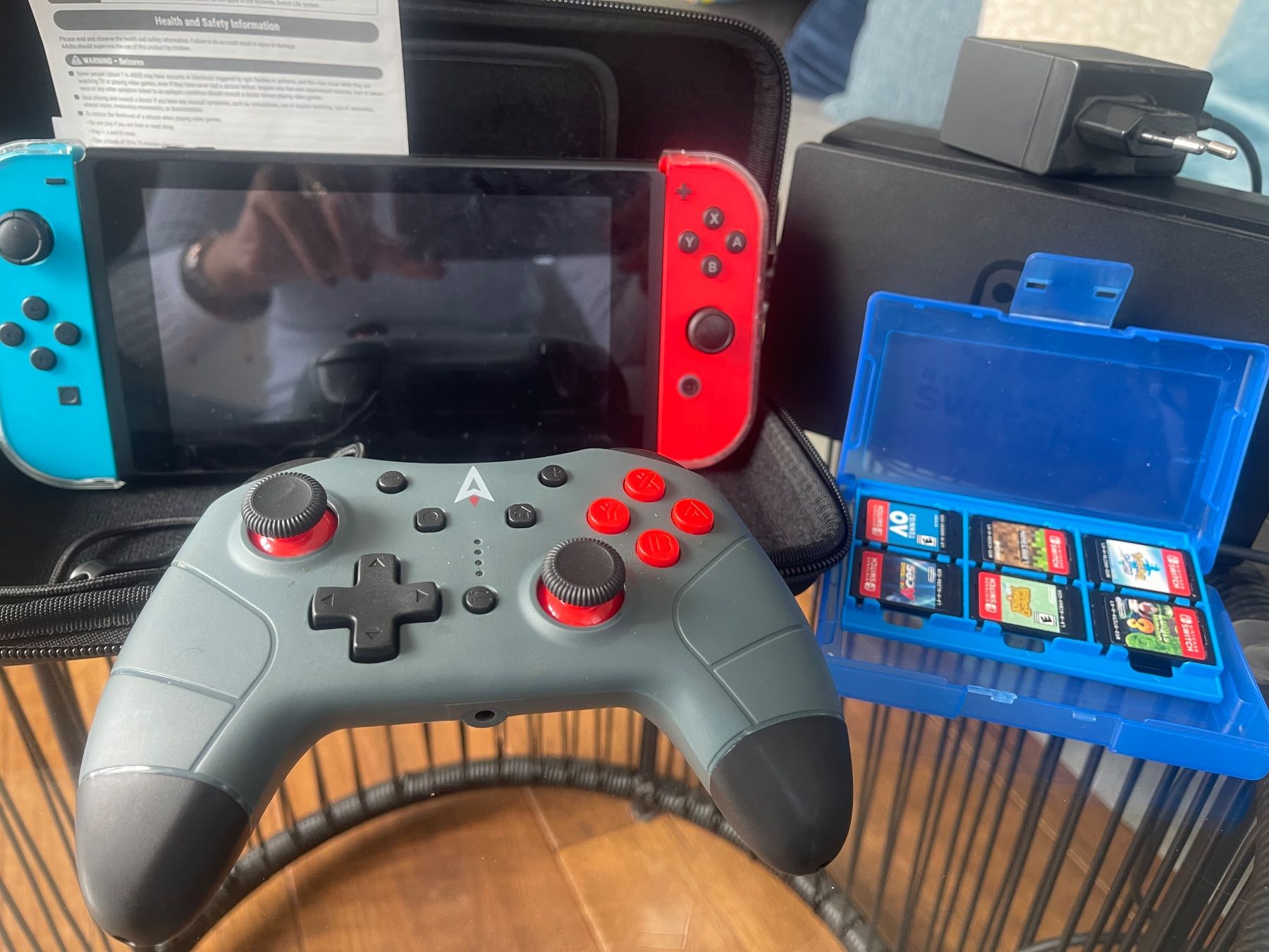 Nintendo Konsolen: Nintendo Switch Bundle: Games, Controller, Case, Charger – Gebraucht aus Männedorf von mmehli