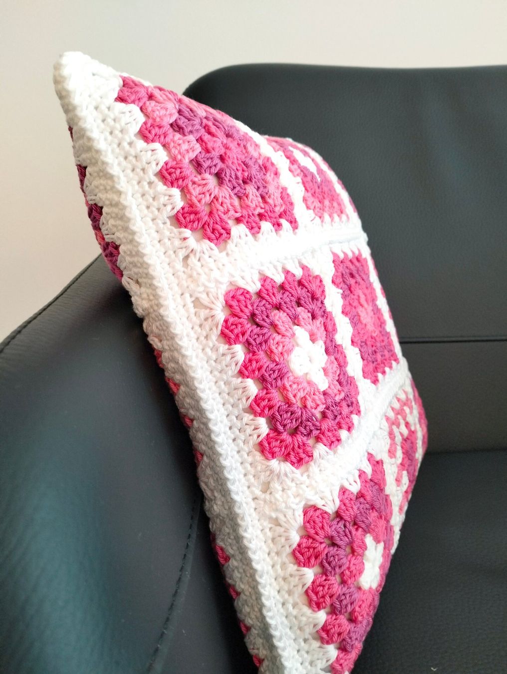 Kissen: Granny Square Zierkissen – Neu und originalverpackt aus Neuendorf von Winter02 2