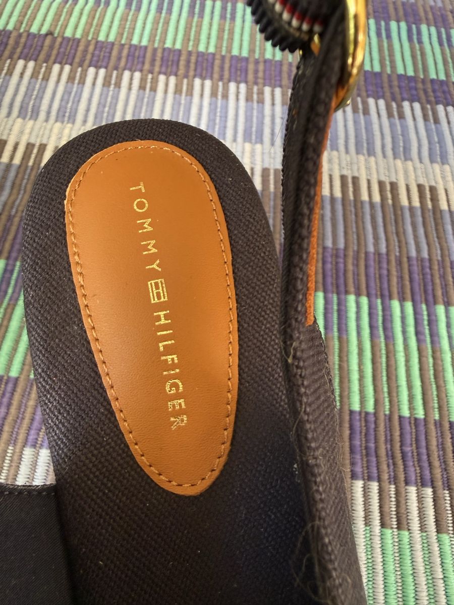 Tommy Hilfiger Chaussures femmes: Slingback Sandalen – Neuf (Voir description) à Reinach BL par Minendie 1