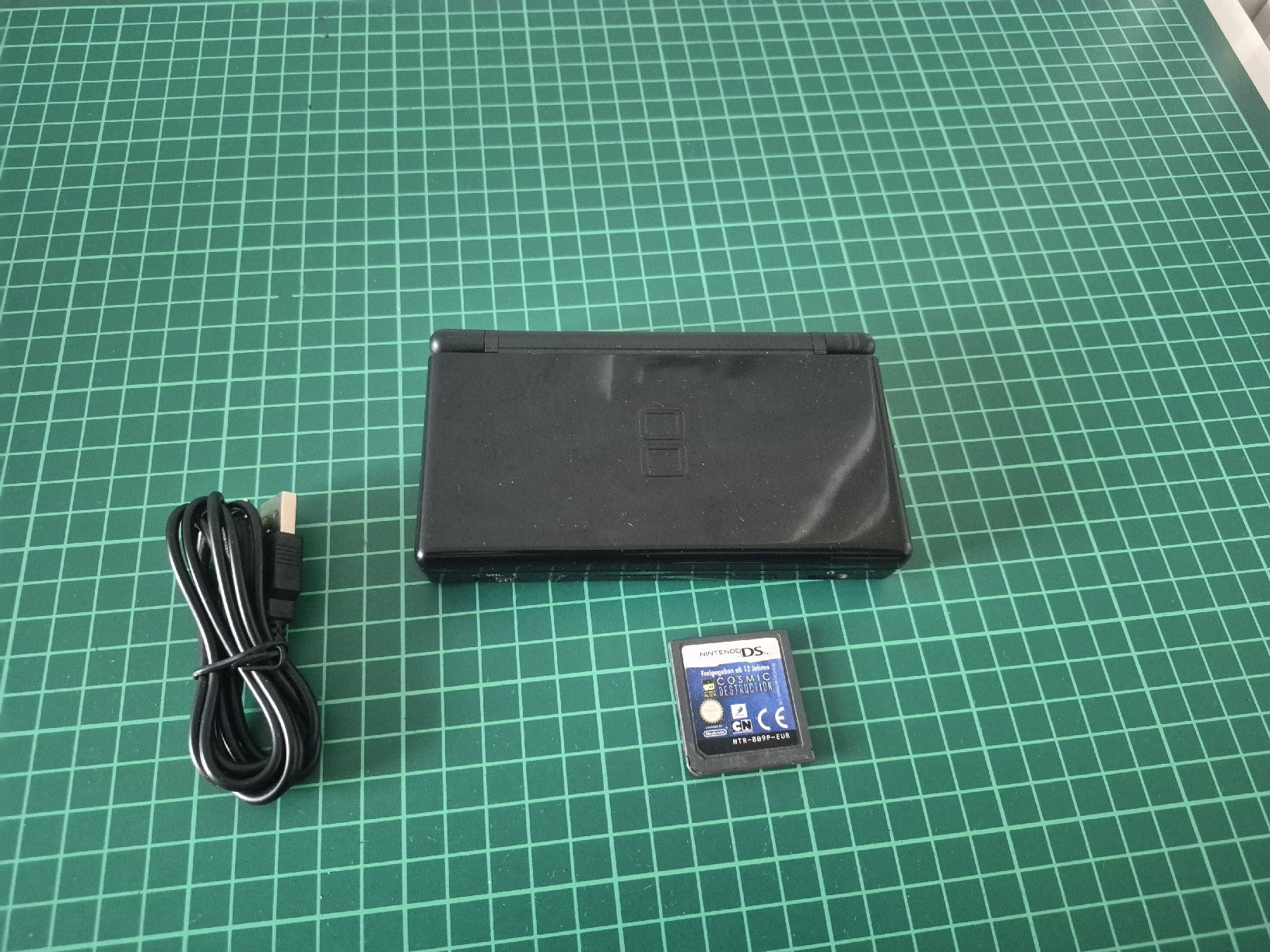 Nintendo Konsolen: Nintendo DS Lite Black + Ben 10 Cosmic destruction  – Gebraucht aus Meyrin von Retro-GZ