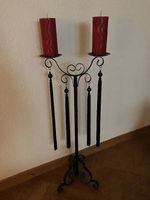Schwarzer stehender Metall-Kerzenständer 