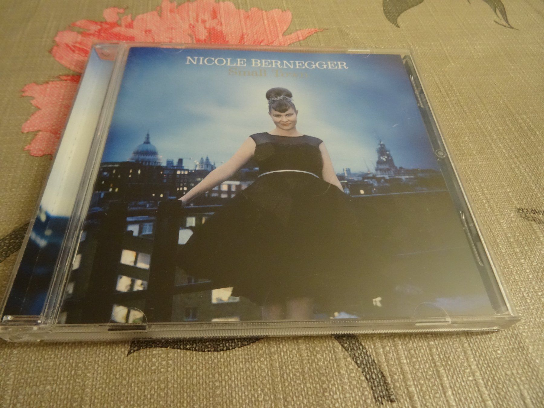 CD: Nicole Bernegger - Small Town (CD) – Usato da Olten venduto da Disc-Ausverkauf