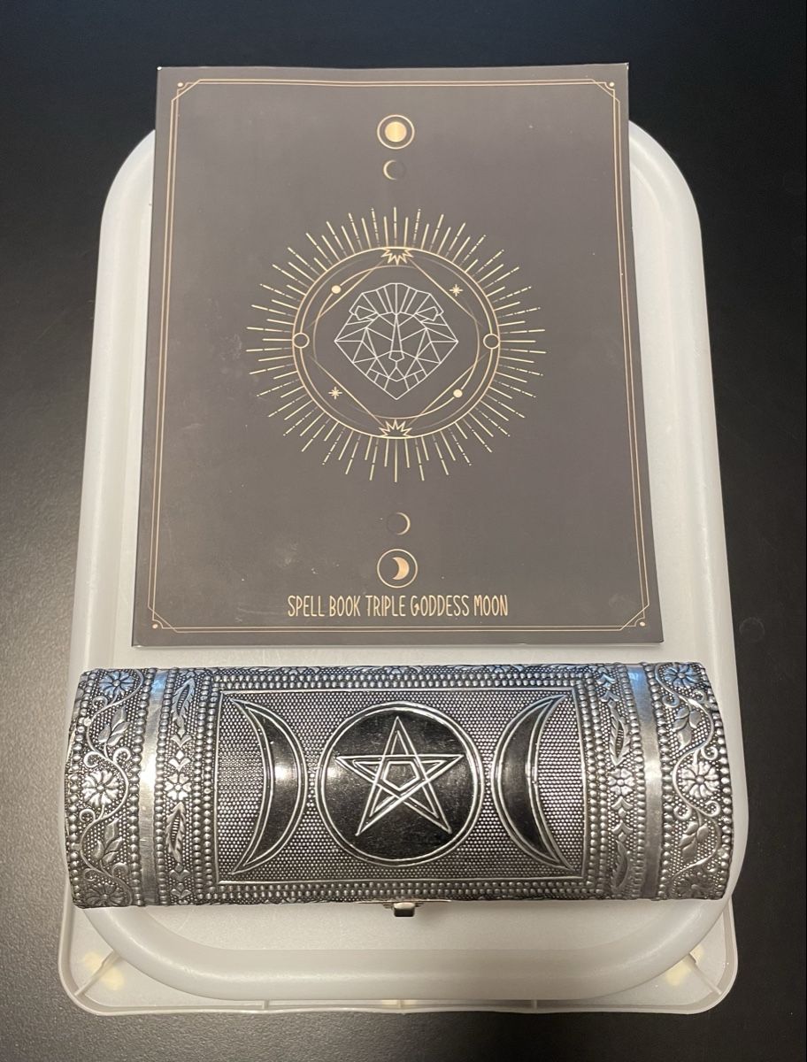 Tutte le decorazioni: Wicca: silberne Ritual Box plus Buch Traum "Spell Book" – Usato da Zürich venduto da Popcorn-Vintage 2