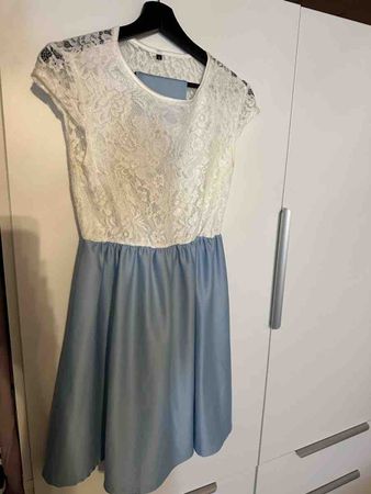 Kleid weiss hellblau mit Spitze neuwertiger Zustand