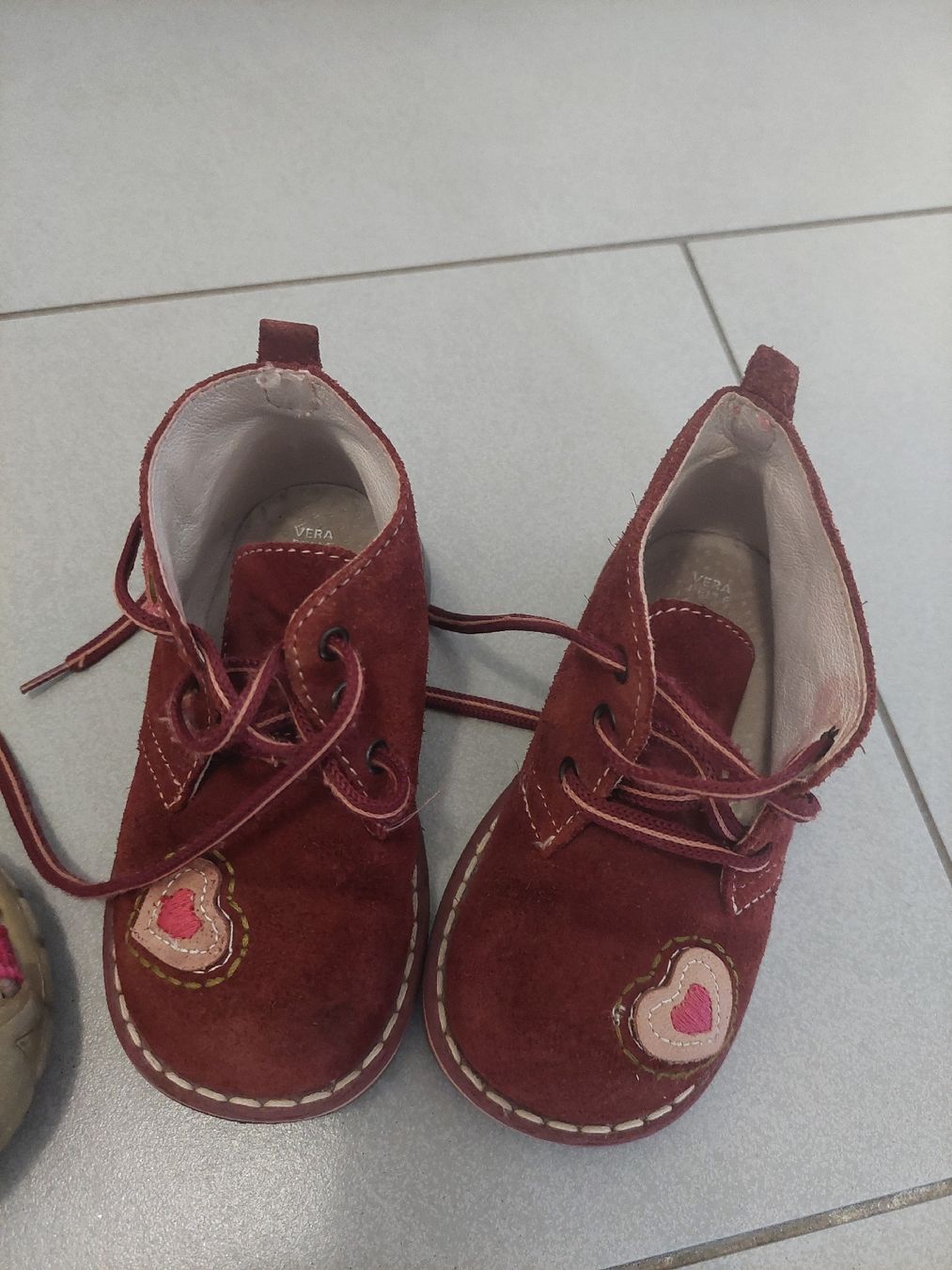 Scarpe per ragazzi: 3 Paar Kinderschuhe Grösse 22 – Usato da Gränichen venduto da JaelRoost 3