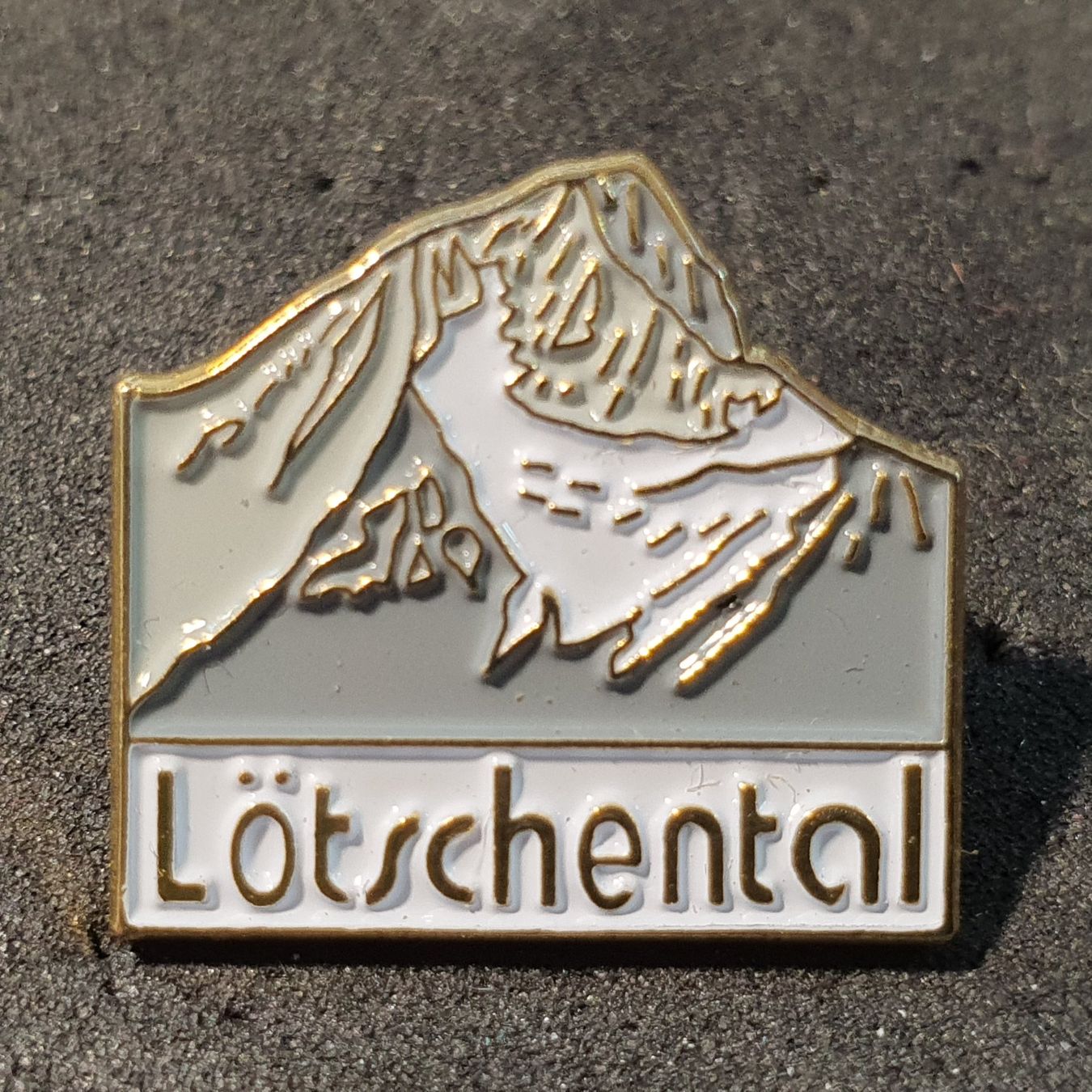 Plaketten & Abzeichen: W303 - Pin Lötschental – Gebraucht aus Reinach BL von Boston-Verkauf
