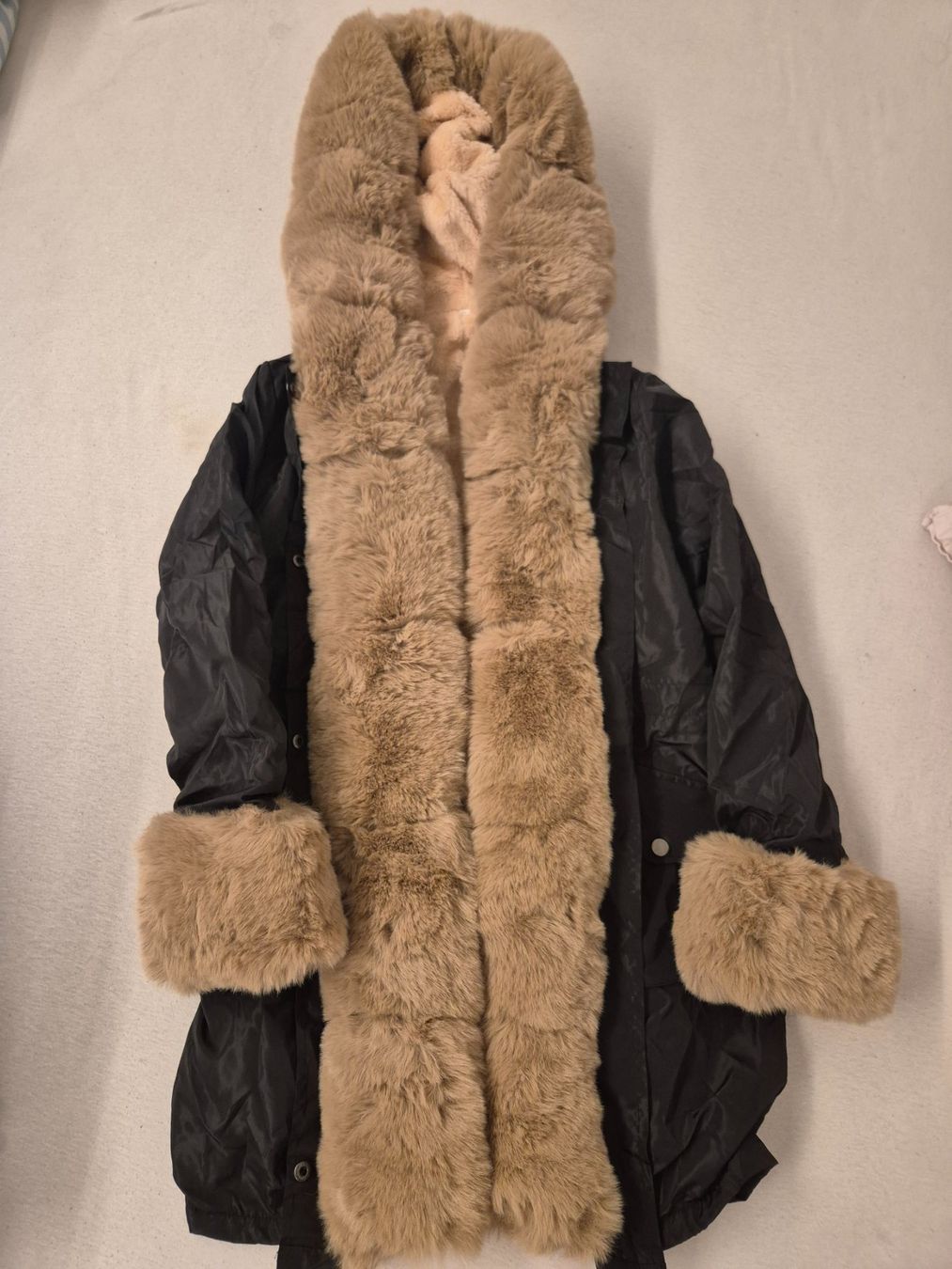 Cappotti: Warme Winterjacke mit Kunstfell, Grösse S, Neu! – Nuovo (secondo la descrizione) da Glattfelden venduto da Jenoptik 3