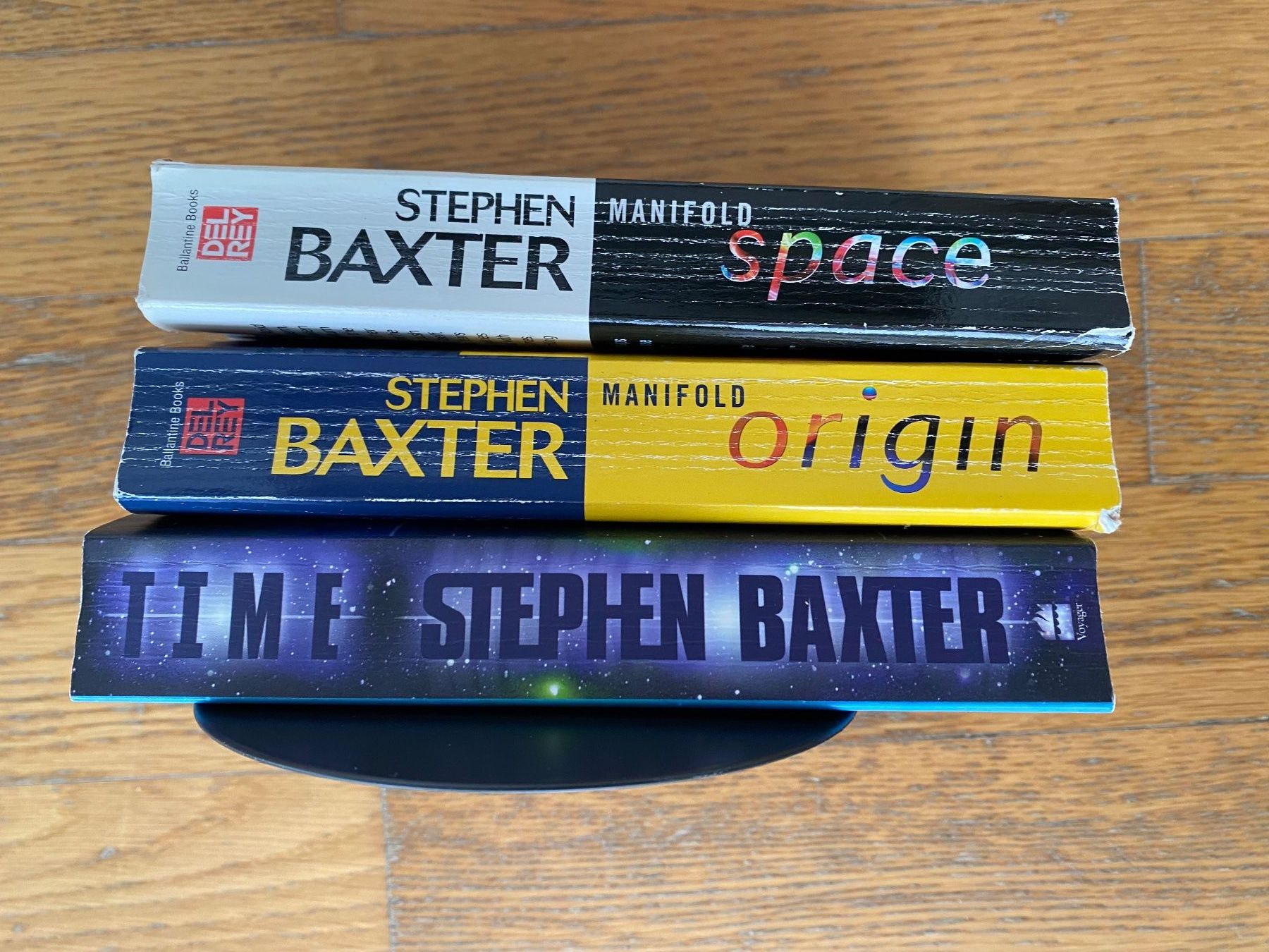 Bücher: Stephen Baxter: Manifold Trilogy - Time, Space, Origin – Gebraucht aus Wädenswil von PeterWaedi 1