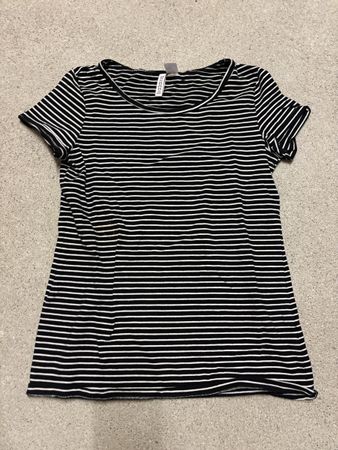 T-Shirt Divided H&M gestreift schwarz weiss Grösse M