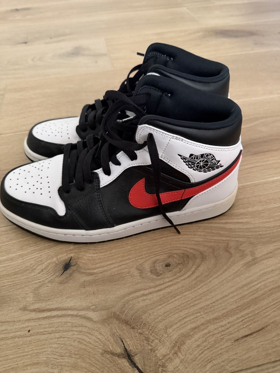 Jordan Chaussures hommes: Jordan 1 Mid Black Chile Red White – D'occasion à Erlenbach ZH par Mattia777 3