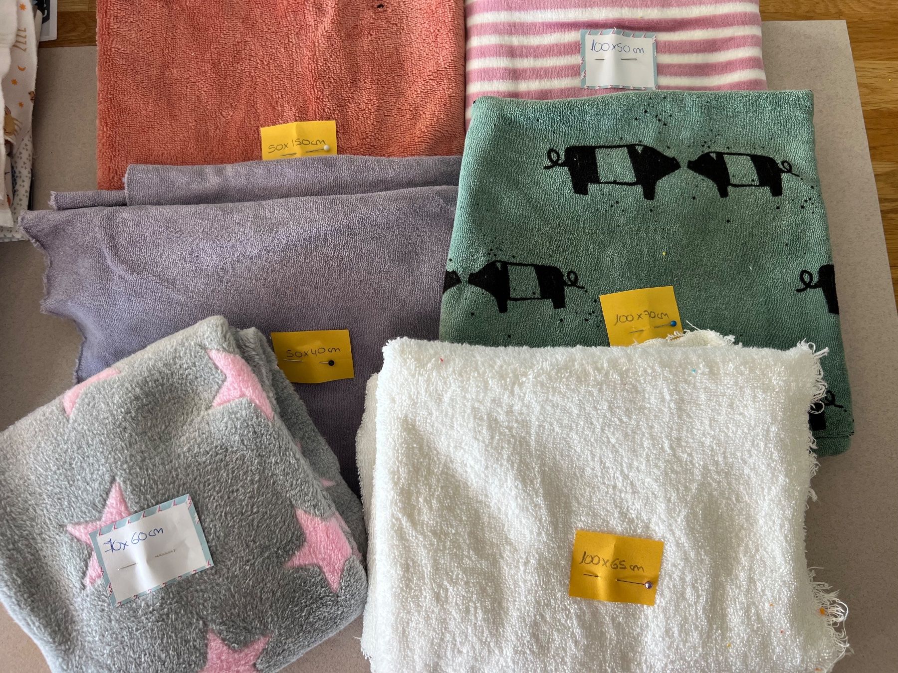 Tessuti: Tissu divers lot de 3 kg – Usato da Chézard-St-Martin venduto da Chopette 1