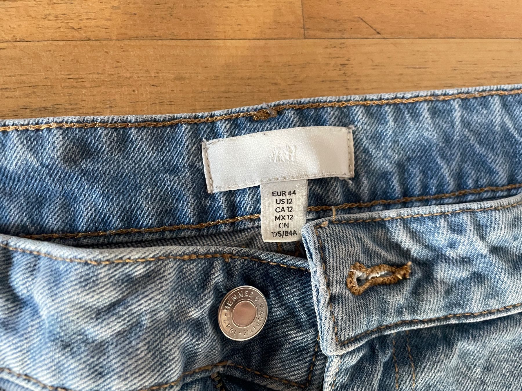 H&M Jeans: Jeans, Straight cut, Grösse 44 – Usato da Winterthur venduto da sabinemarie 1