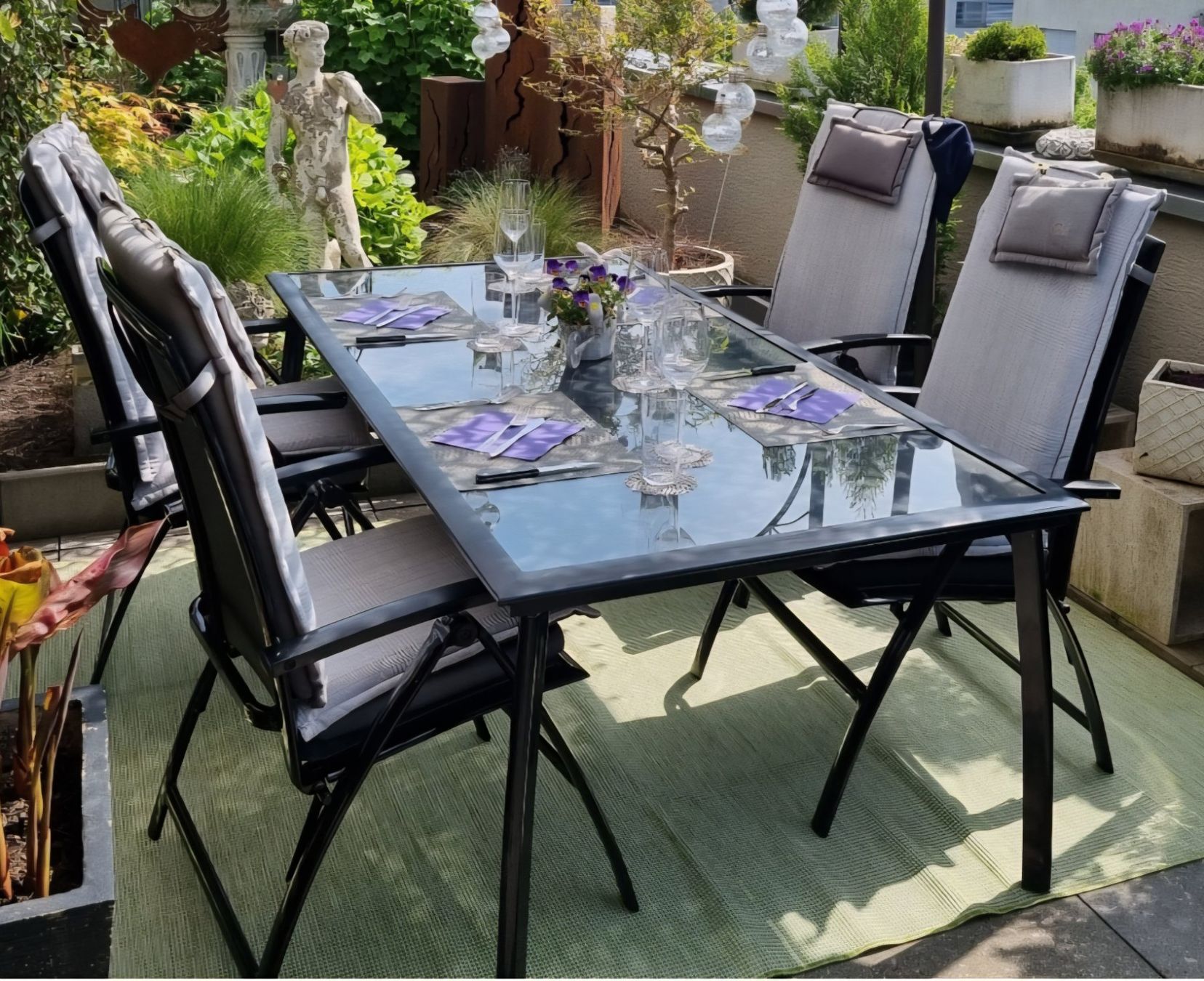 Pfister Set di tavolo e panche: Auf was warten? Gartentisch mit Glasplatte und 6 Klappstühle – Usato da Buchs AG venduto da alp_x87d