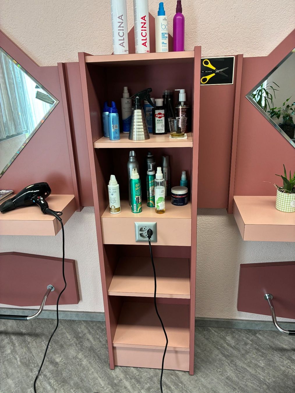 Set di tavolo e panche: Coiffeur Kundensitzplätze- Mobiliar mit Spiegel – Usato da Frick venduto da sandra037 6