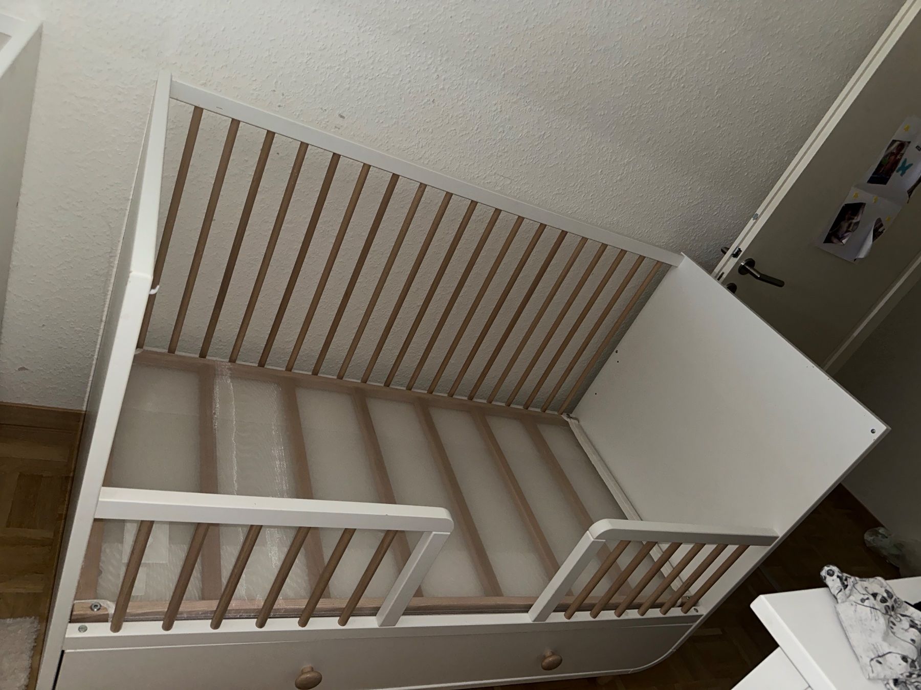 Lits: Chambre bébé table à langer et lit myllra IKEA – D'occasion à Carouge GE par Leeleelee2 1