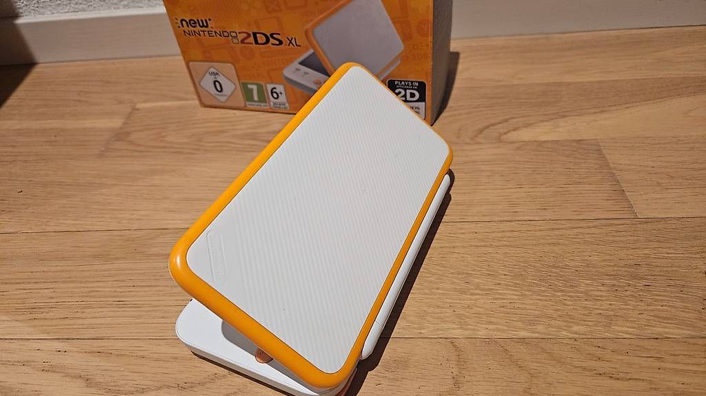 Nintendo Console: Nintendo 2 DS XL orange/weiss – Usato da Strengelbach venduto da Ciinci 1