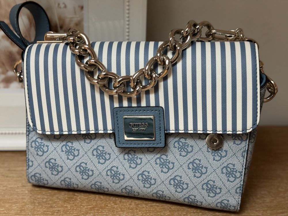 Sac Guess bleu clair Acheter sur Ricardo