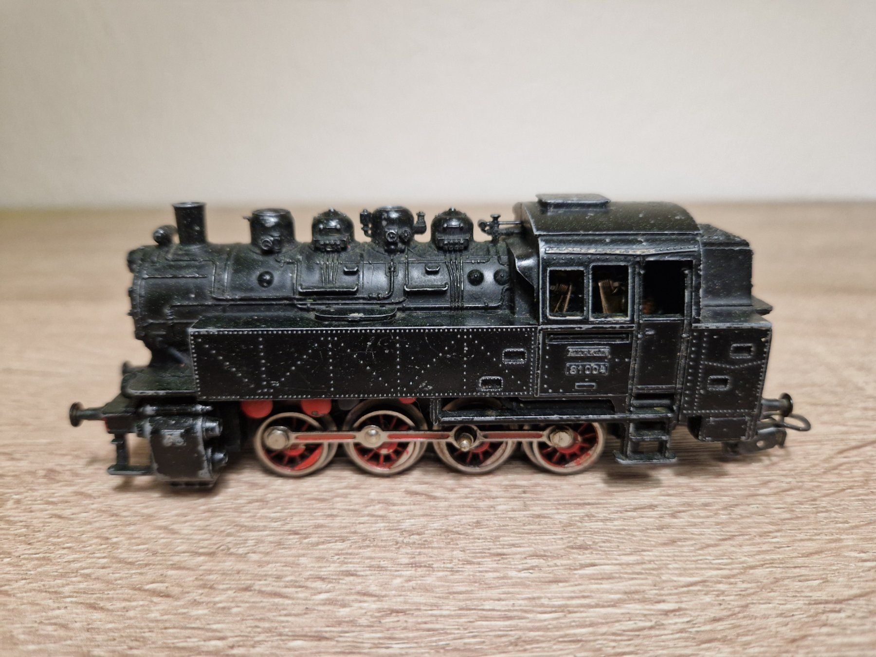 Märklin Modellini di ferrovie: Märklin 3031 Dampflok BR 81 H0 – Usato da St-Aubin-Sauges venduto da Lo_Go