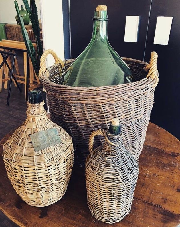 Tutte le decorazioni: Grosse Antike Flasche im Weidenkorb – Usato da Au ZH venduto da Daiga