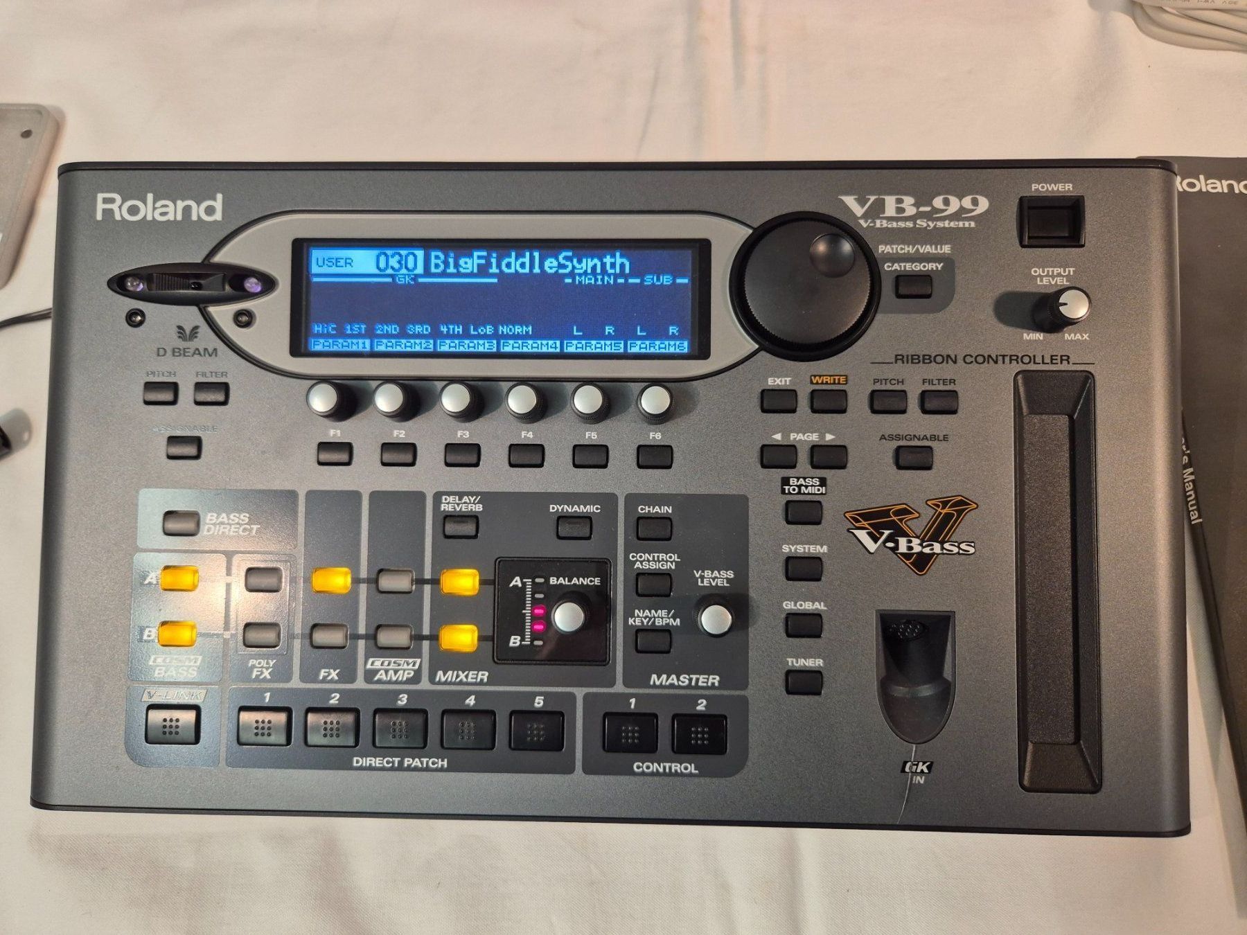 Roland Strumenti musicali: Roland VB-99 Virtual Bass System/Effektgerät – Usato da Zénauva venduto da Alois6 1