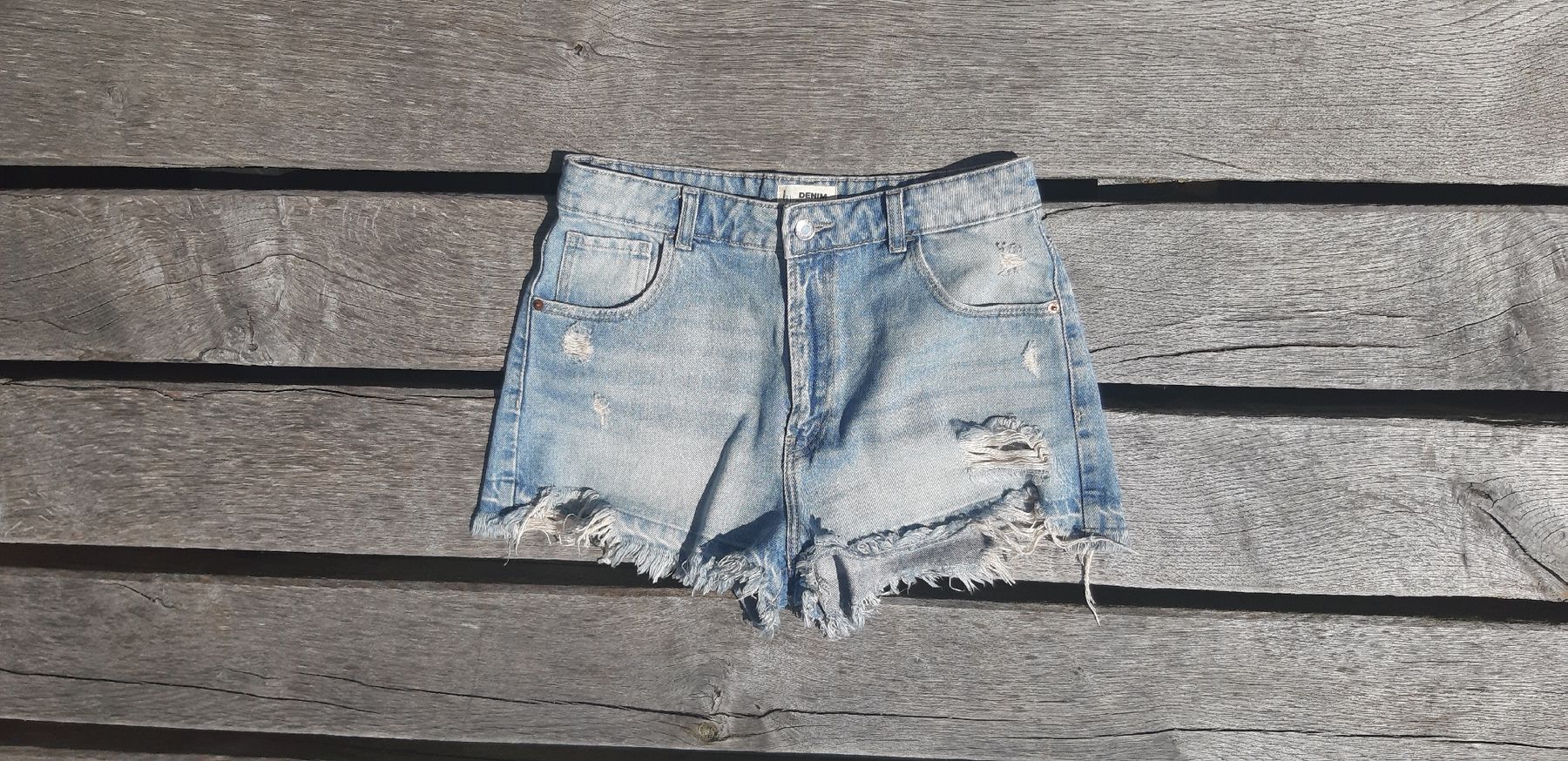 Tally Weijl Pantaloni: Denim shorts NEU! Gr.40 – Nuovo e nell'imballaggio originale da Zürich venduto da Venecia25