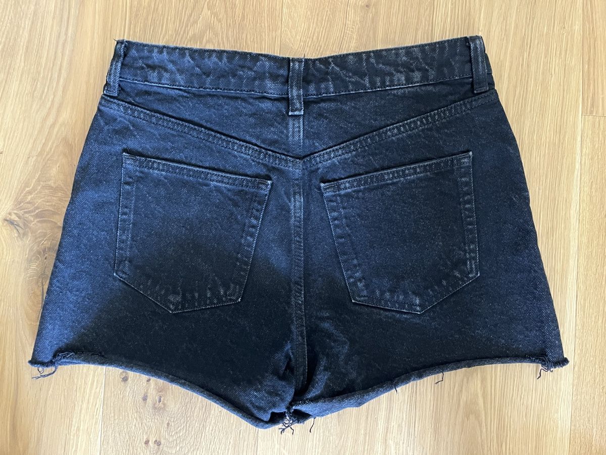 H&M Jeans: Black jeans shorts, size 38 – Neuf (Voir description) à Dietlikon par ell_p7fn 1