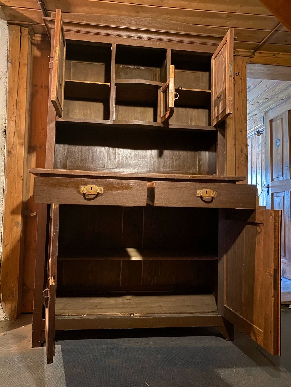 Büffets: Antikes Buffet braun 124.5 x 54.5 x 201 oder 192cm – Gebraucht aus Kriessern von schwedenstahl_fan 1