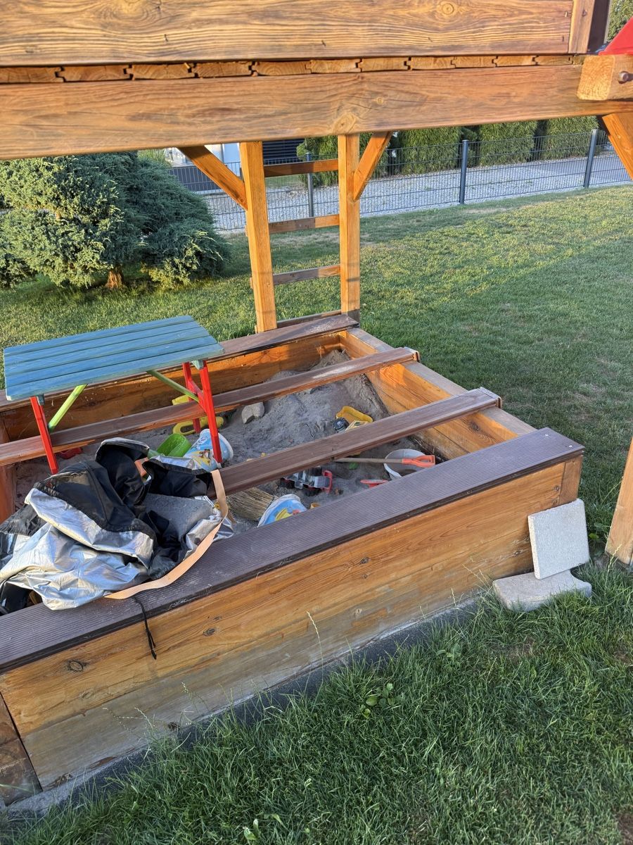 Casette per bambini: Cabane en bois avec toboggan et bac à sable – Usato da Tentlingen venduto da DELBAST 7