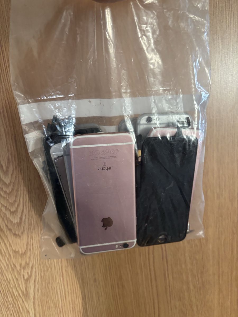Apple Telefoni cellulari / Smartphones: Lot de pièces iPhone 6s – Usato da Vicques venduto da samyboy
