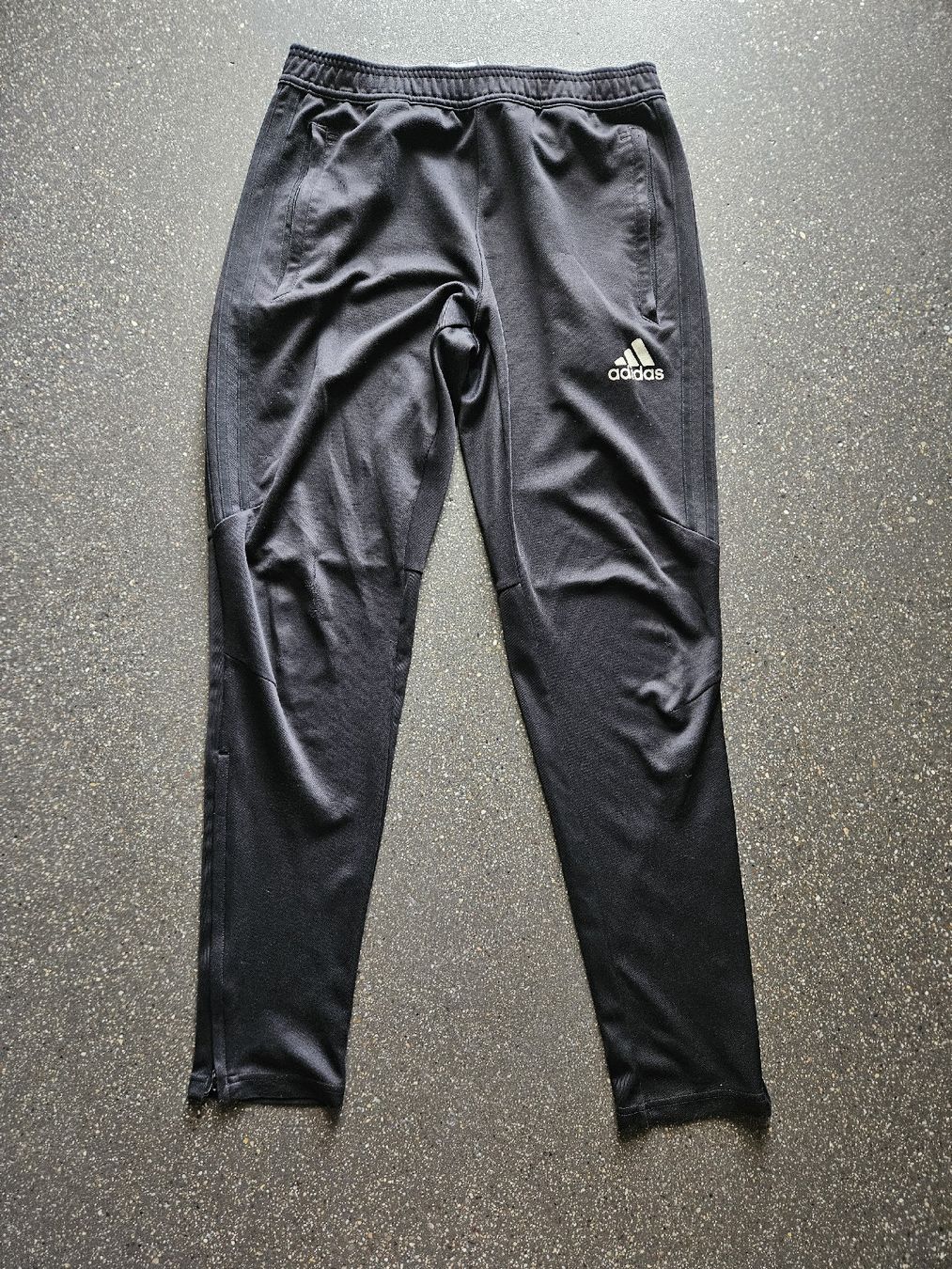 Adidas Pantaloni: Adidas Trainingshose Polyester schwarz Grösse M climacool – Usato da Anwil venduto da tamoos