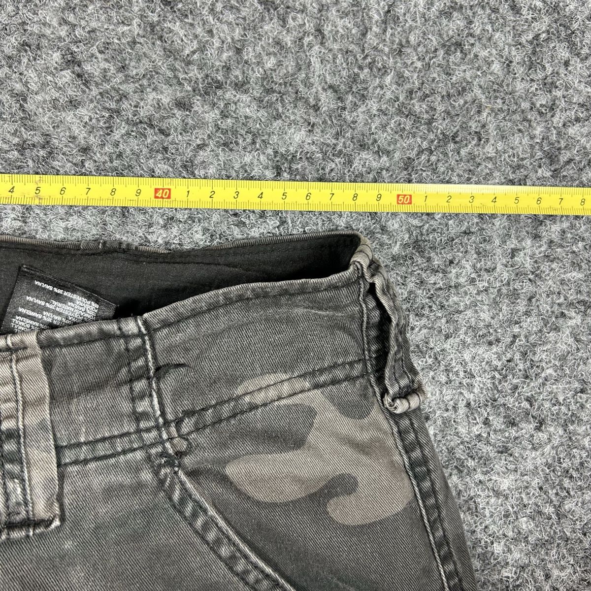 Pantaloni: Camo short cargo XL – Usato da La Sagne NE venduto da Matlasape 1