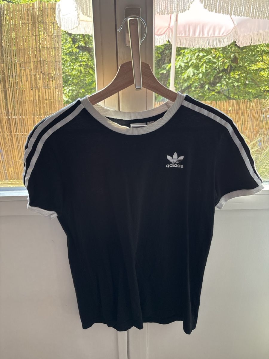 Adidas T-shirt: Adidas T-Shirt – Usato da Bern venduto da Lydiixa