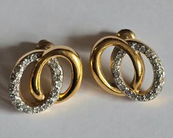 SWAROVSKI boucles d'oreilles dorées avec cristaux. 2cm x 2cm
