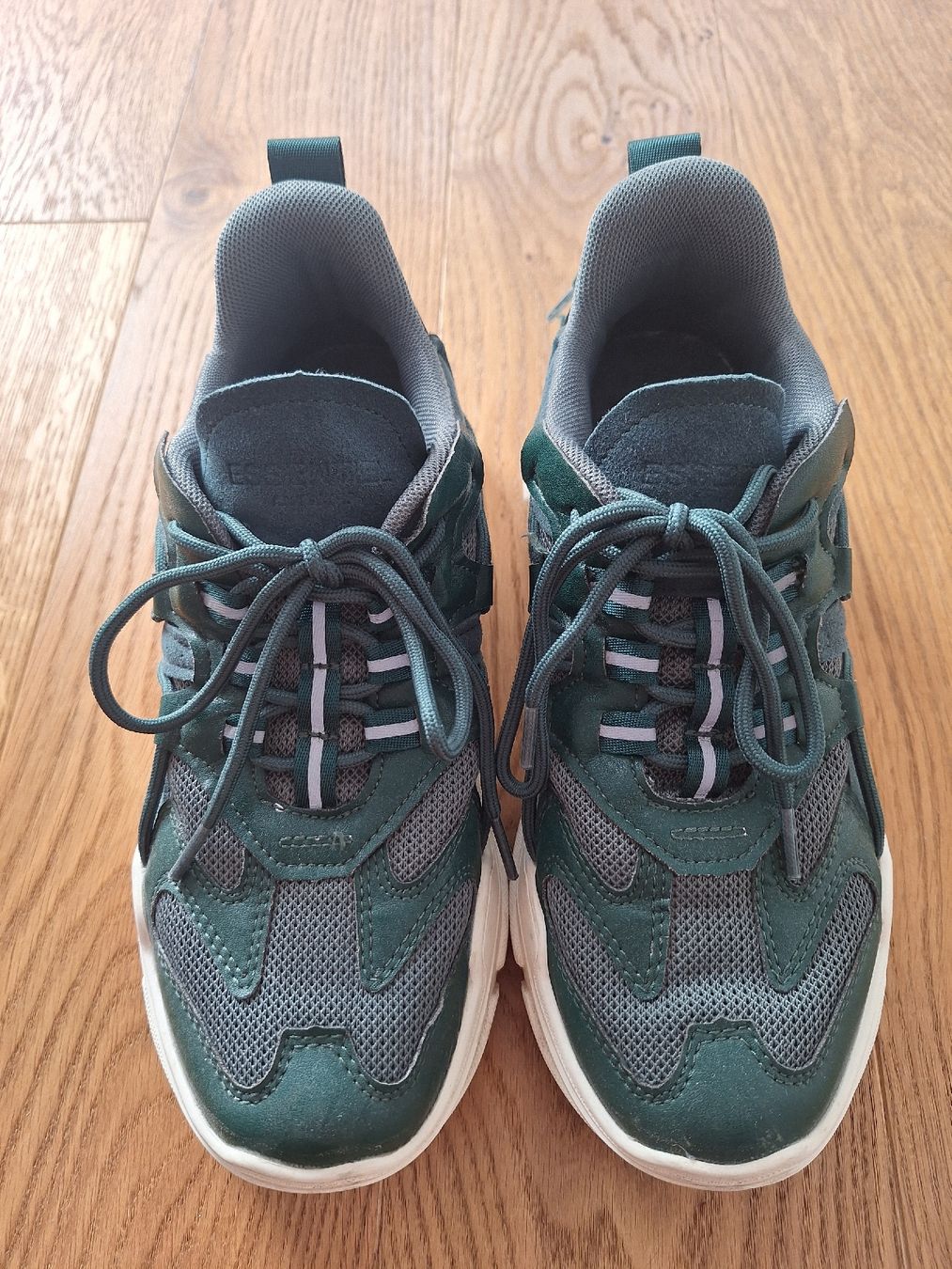 Scarpe da donna: essentiel Antwerp sneakers Gr. 38 – Usato da Thalwil venduto da ivi010
