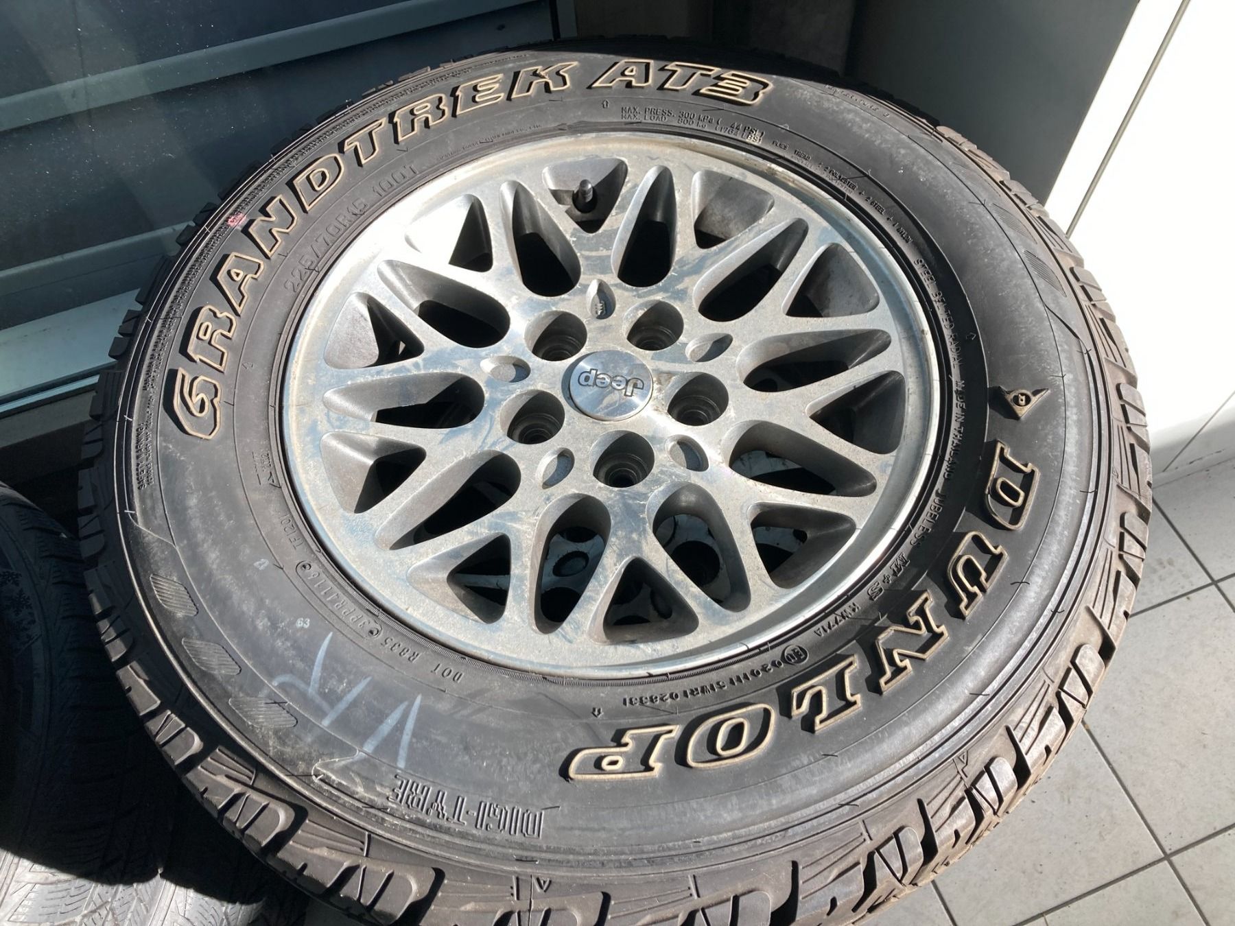 Jeep Pneumatici & Ruote complete: Jeep Cherokee Räder 225/70R15 – Usato da Cham venduto da WB2223 1