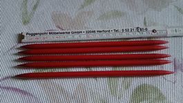 5 Stricknadeln rot 8mm Kunststoff guter Zustand