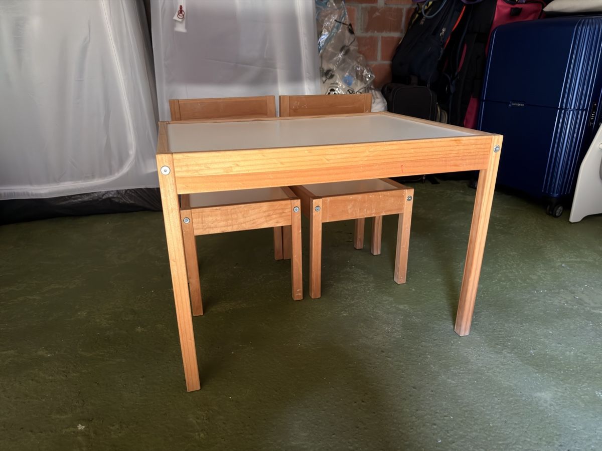 Tavoli: IKEA LÄTT Kindertisch mit 2 Stühlen – Usato da Effretikon venduto da Happy0Feet
