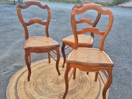 3 chaises anciennes en bois/cannage - style  Louis XV..